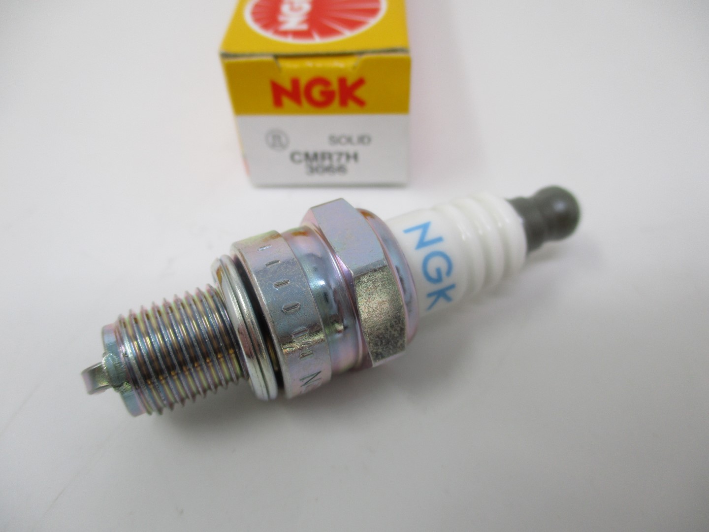 Genuine NGK 3066 CMR7H Spark Plugs Resistor Type - Image 3