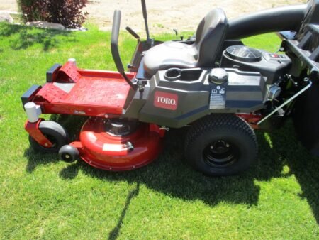 Toro 77401 42" (107 cm) TimeCutter Zero Turn Mower - Image 9