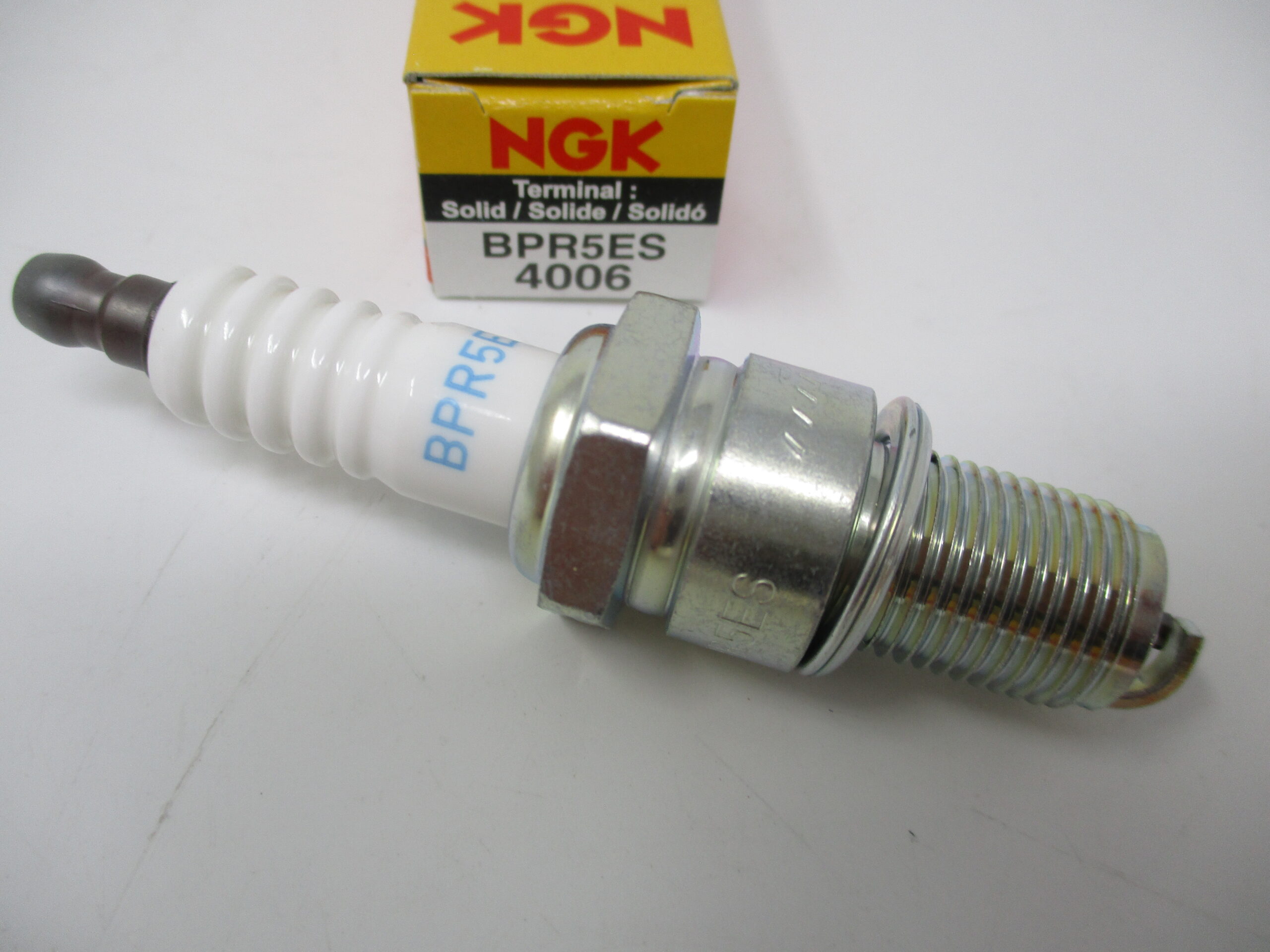 Genuine NGK 4006 BPR5ES Nickel Spark Plug for Small Engines - Image 3