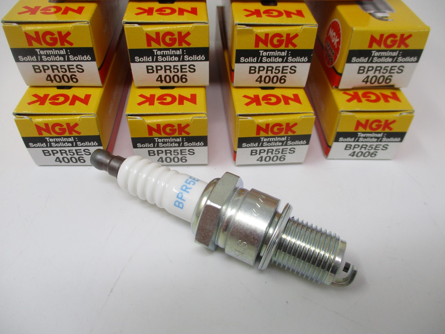 8 Genuine NGK 4006 BPR5ES Nickel Spark Plug for Small Engines - Image 3