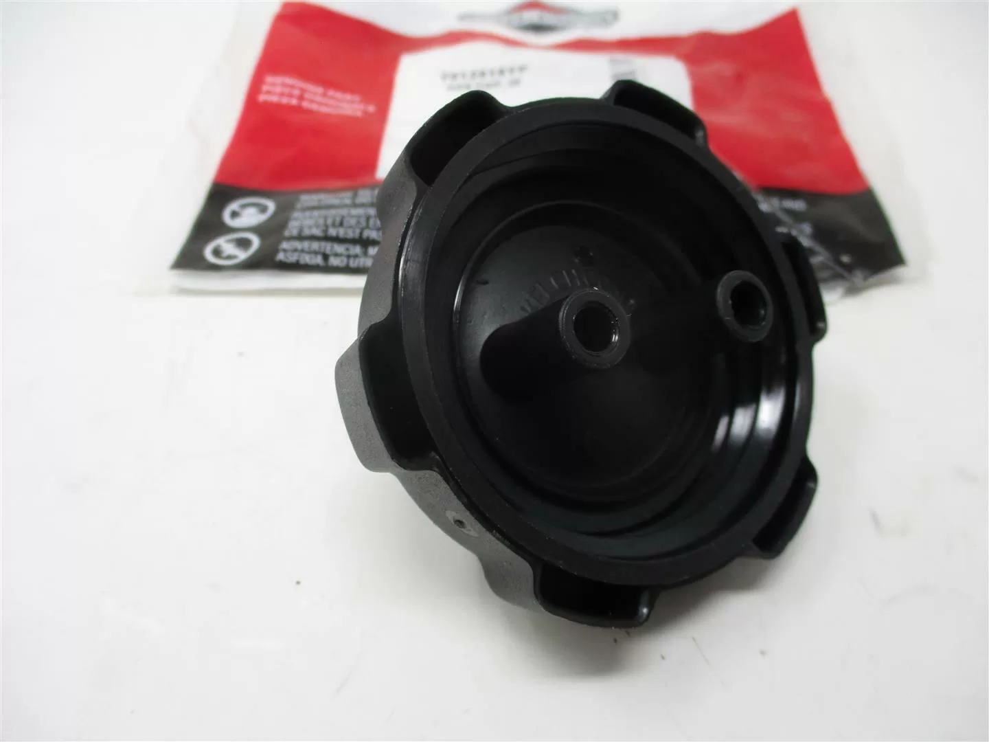 Genuine Briggs & Stratton 7012515YP Vented Fuel Gas Cap for Snapper Lawnmowers