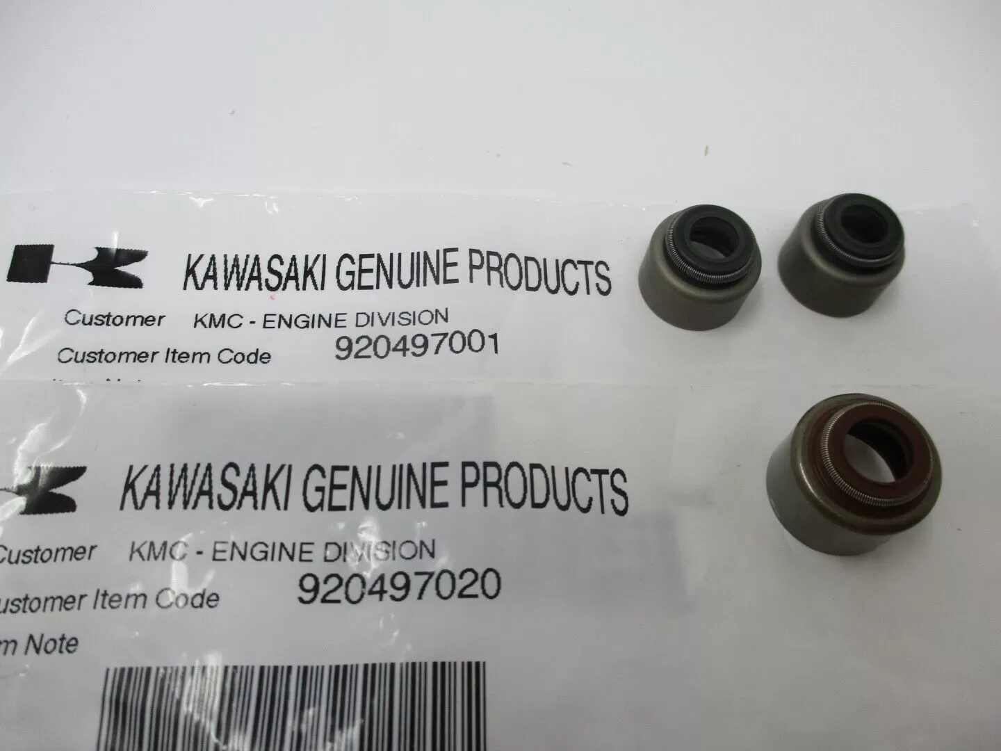 Genuine Kawasaki 1 pc 92049-7020 & 2 pc 92049-7001 Oil 92049-0862Seals FX921V - Image 3