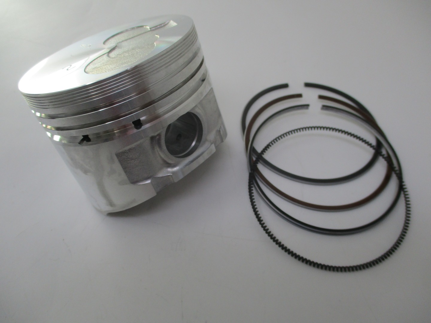 Genuine Kawasaki 13001-1571 13008-1197 Piston and Rings STD Standard Daihatsu DM950D