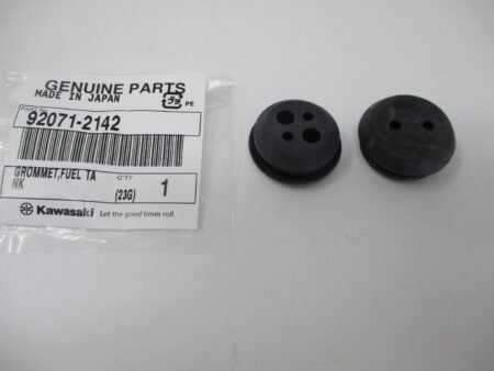 2 Genuine Kawasaki 92071-2142 Gas Fuel Tank Bushing Grommet Brush Cutter Blower - Image 4