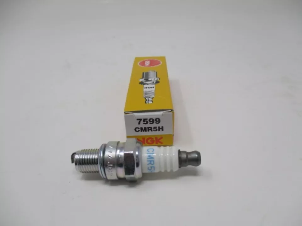 Genuine NGK 7599 CMR5H Standard Plug Lawn Mower - Image 3