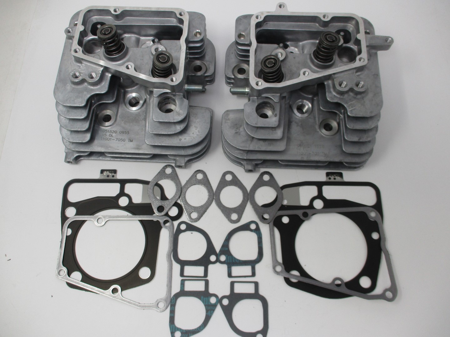 Genuine Kawasaki 99999-0628 & 99999-0627 726CC Cylinder Head # 1