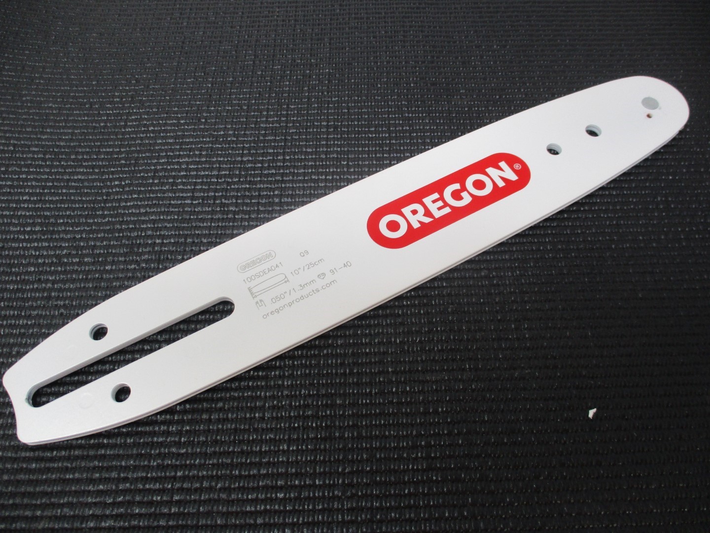 Oregon 100SDEA041 10” Single Rivet Guide Bar 3/8 Low Profile .050 Gauge 40 Drive Links - Image 2