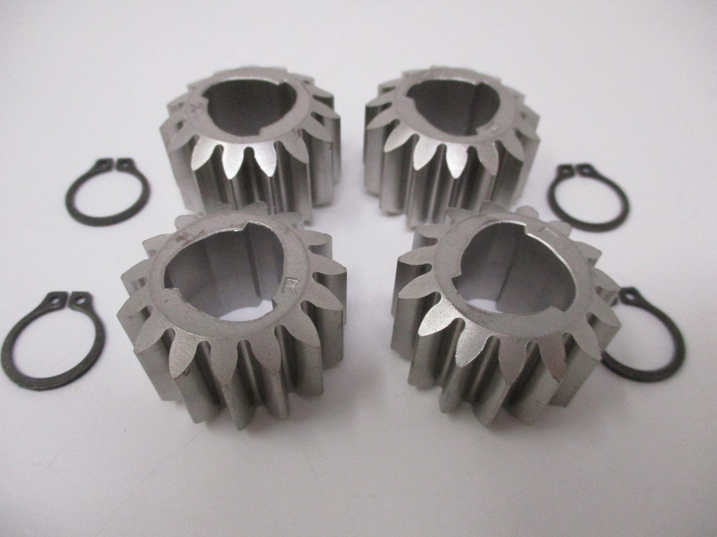 4 Genuine Toro 105-3040 Rear Wheel Pinion Gears & Snap Rings