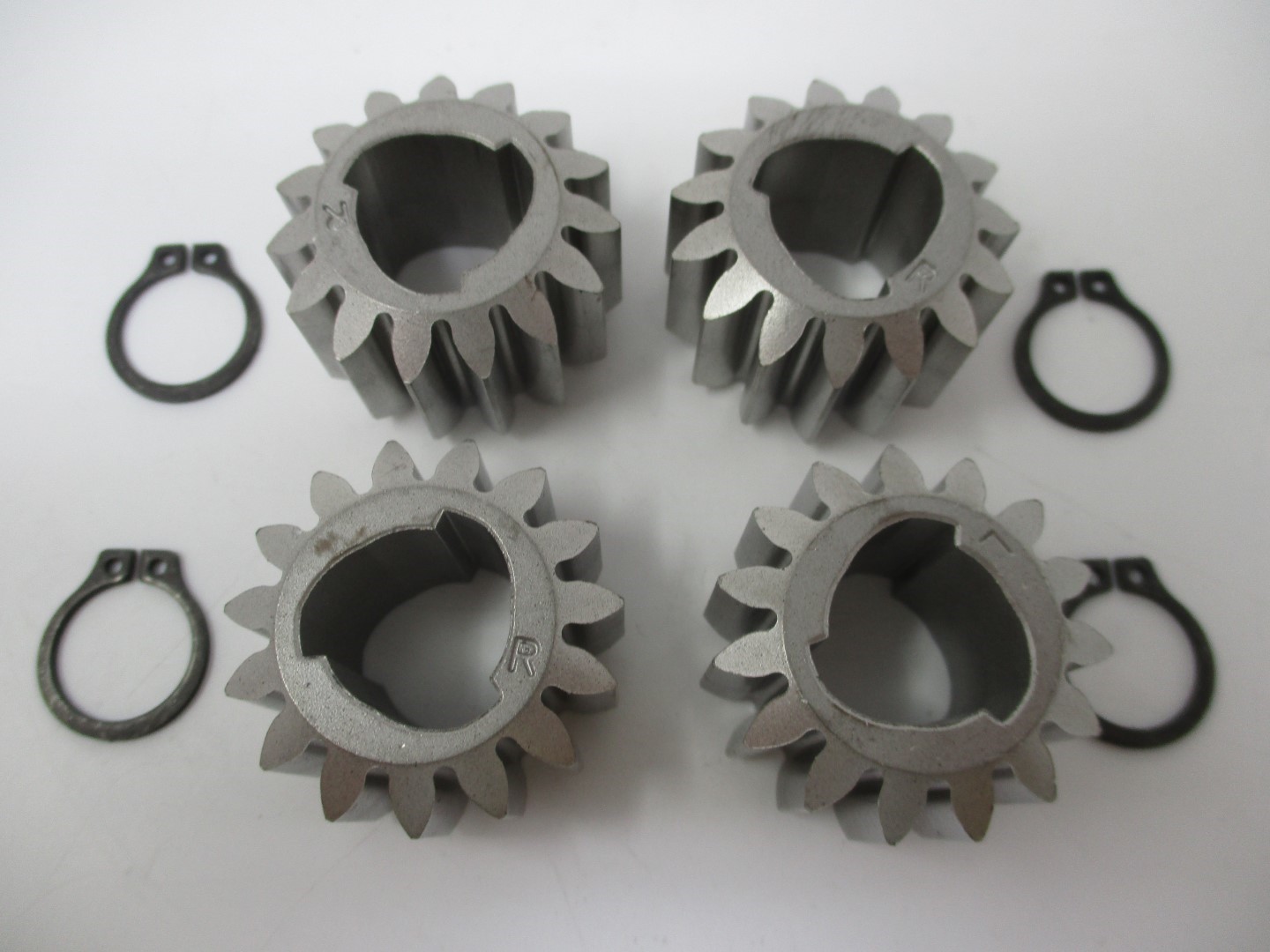4 Genuine Toro 105-3040 Rear Wheel Pinion Gears & Snap Rings - Image 3