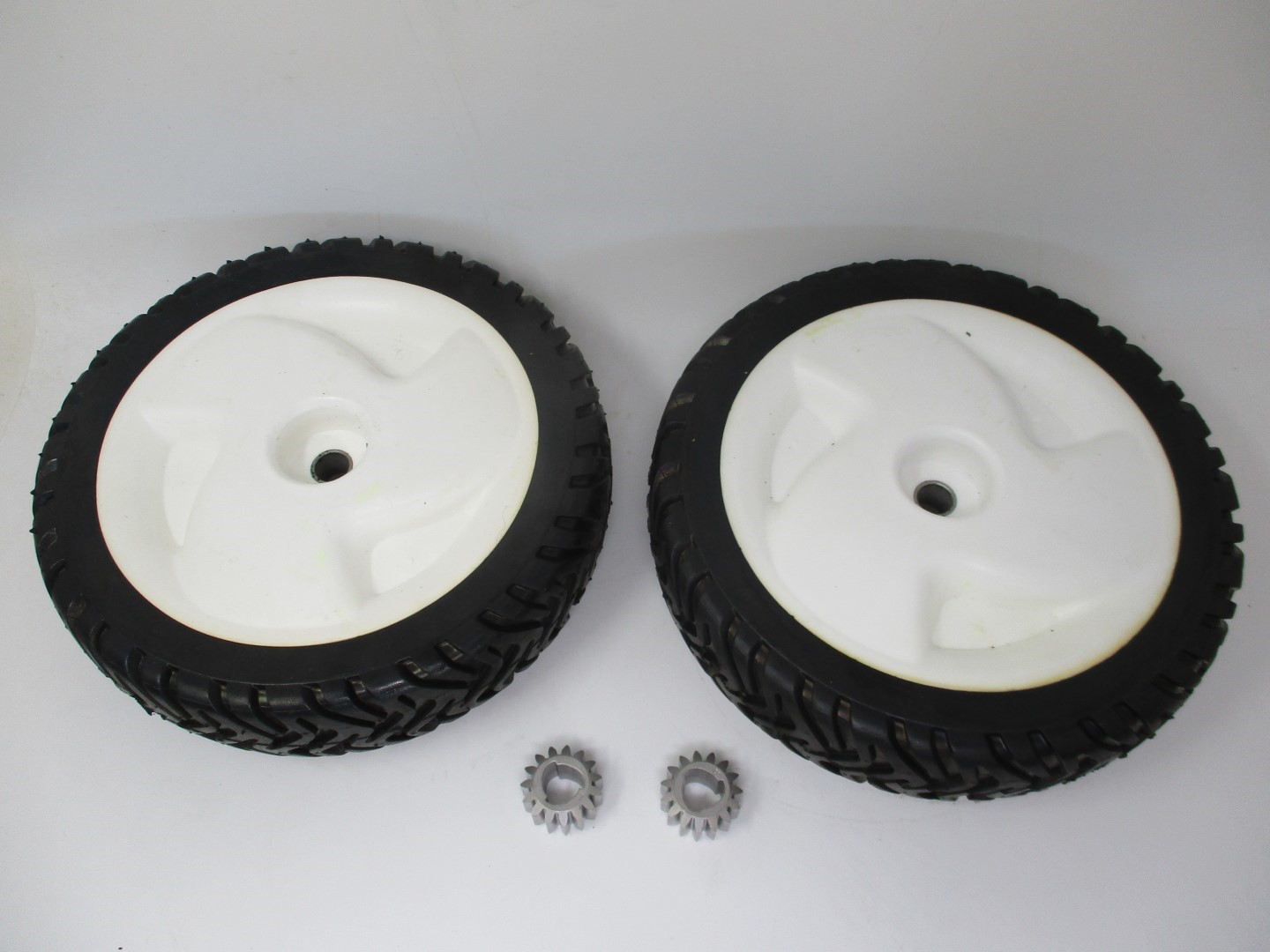 2 Genuine Toro 105-3036 8” Gear Rear Wheel & 105-3040 Pinion - Image 4