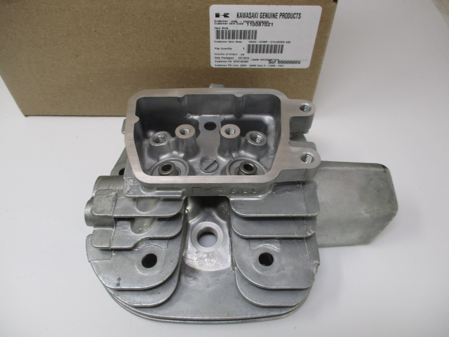 Genuine Kawasaki 11008-7021 Cylinder Head Bare #2 FH381V FH430V FH480V - Image 2